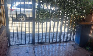 En Venta casa de 2 pisos, con 2D, 1B y E, en calle María Elena, La Florida