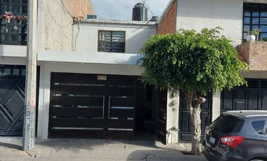 Casa en renta Recién pintada Parque del Pueblito 151, Parques del Sur, León, Gto