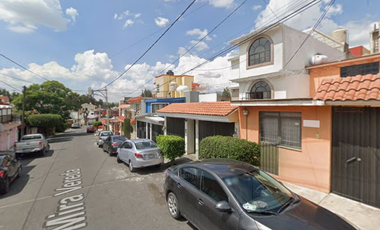 INVERSIÓN EN EL CORAZÓN DE IZCALLI: Casa en Col. Cumbria ¡A pasos de Luna Parc!