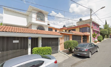 INVERSIÓN EN EL CORAZÓN DE IZCALLI: Casa en Col. Cumbria ¡A pasos de Luna Parc!