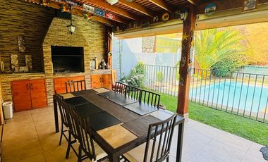 AMPLIA CASA UBICADA EN CONDOMINIO SANTA ELENA