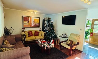 AMPLIA CASA UBICADA EN CONDOMINIO SANTA ELENA