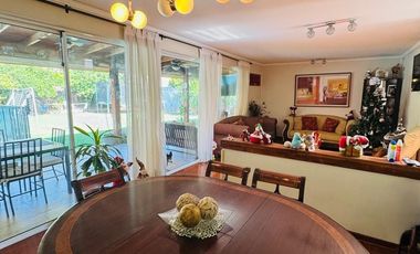 AMPLIA CASA UBICADA EN CONDOMINIO SANTA ELENA