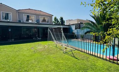 AMPLIA CASA UBICADA EN CONDOMINIO SANTA ELENA