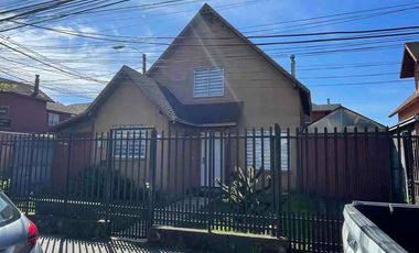 AMPLIA CASA EN EL PORTAL SAN PEDRO, LOMAS COLORADAS, SAN PEDRO DE LA PAZ (3H/2B/2E)