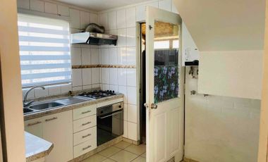 AMPLIA CASA EN EL PORTAL SAN PEDRO, LOMAS COLORADAS, SAN PEDRO DE LA PAZ (3H/2B/2E)