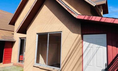 AMPLIA CASA EN EL PORTAL SAN PEDRO, LOMAS COLORADAS, SAN PEDRO DE LA PAZ (3H/2B/2E)