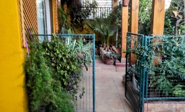 Hermosa  casa 4 amplios dorm.   , 249 m2 construidos,  Av. Argentina