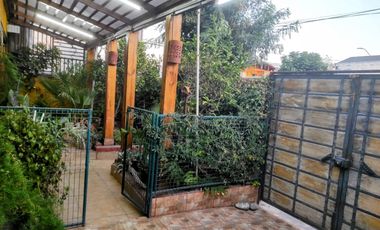 Hermosa  casa 4 amplios dorm.   , 249 m2 construidos,  Av. Argentina