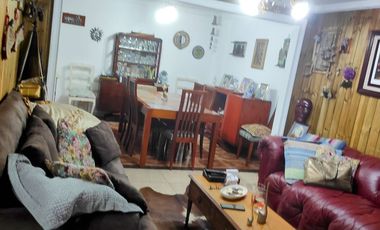 Hermosa  casa 4 amplios dorm.   , 249 m2 construidos,  Av. Argentina