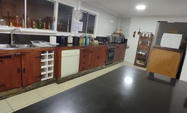 Hermosa  casa 4 amplios dorm.   , 249 m2 construidos,  Av. Argentina