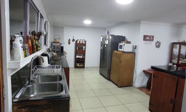 Hermosa  casa 4 amplios dorm.   , 249 m2 construidos,  Av. Argentina