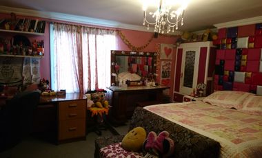 Hermosa  casa 4 amplios dorm.   , 249 m2 construidos,  Av. Argentina