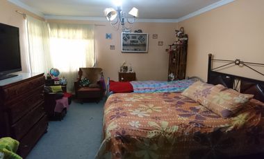 Hermosa  casa 4 amplios dorm.   , 249 m2 construidos,  Av. Argentina