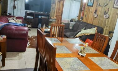 Hermosa  casa 4 amplios dorm.   , 249 m2 construidos,  Av. Argentina