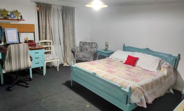 Hermosa  casa 4 amplios dorm.   , 249 m2 construidos,  Av. Argentina