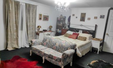 Hermosa  casa 4 amplios dorm.   , 249 m2 construidos,  Av. Argentina