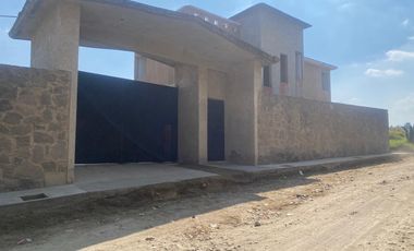 VENTA DE AMPLIO TERRENO CON CONTRUCCION SIN TERMINAR