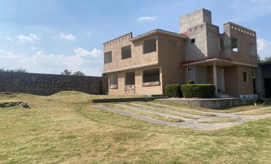 VENTA DE AMPLIO TERRENO CON CONTRUCCION SIN TERMINAR