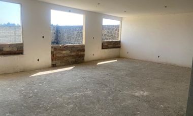 VENTA DE AMPLIO TERRENO CON CONTRUCCION SIN TERMINAR