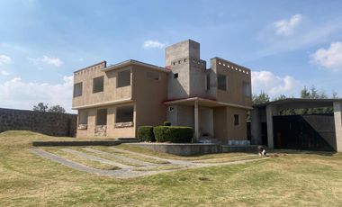 VENTA DE AMPLIO TERRENO CON CONTRUCCION SIN TERMINAR