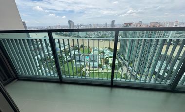 40th Floor • Prime Location • Stunning River View • Luxury Built-ins! For Sale: Rhythm Charoenkrung Pavillion Condominium ! 229.04 sq.m