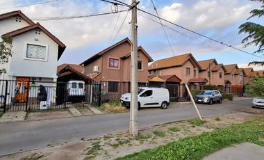 Casa 2 pisos  4 dorm. 3 baños ,Villa  Portal Oeste Cerrillos.