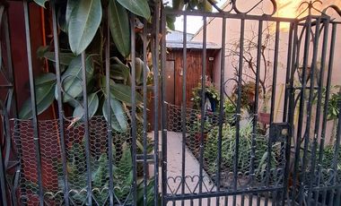 Casa 4 dorm. en Vicuña Rozas con Radal.