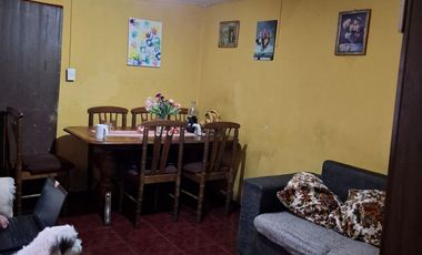 Casa 4 dorm. en Vicuña Rozas con Radal.