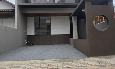 Dijual Rumah Baru Modern Elegan Siap Huni di Setraduta Grande