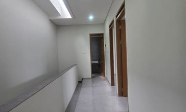Dijual Rumah Baru Modern Elegan Siap Huni di Setraduta Grande