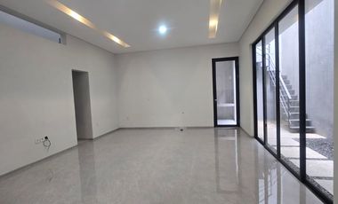 Dijual Rumah Baru Modern Elegan Siap Huni di Setraduta Grande