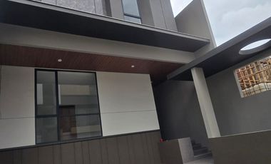 Dijual Rumah Baru Modern Elegan Siap Huni di Setraduta Grande