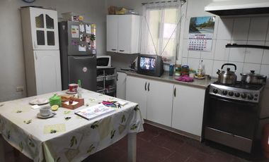 Casa  5 dorm. y con gran terreno , Santa Adriana - Carrascal.