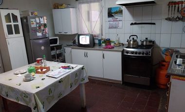 Casa  5 dorm. y con gran terreno , Santa Adriana - Carrascal.