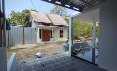 TURUN HARGA! RUMAH SIAP HUNI TANAH LUAS DI MARGODADI SEYEGAN