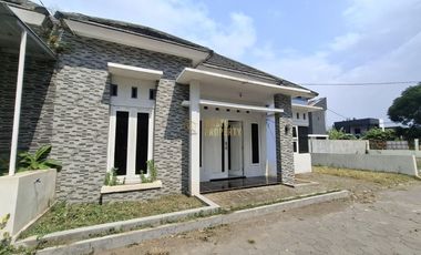 LUAS DAN NYAMAN RUMAH DALAM CLUSTER, KALASAN DEKAT BANDARA ADISUCIPTO