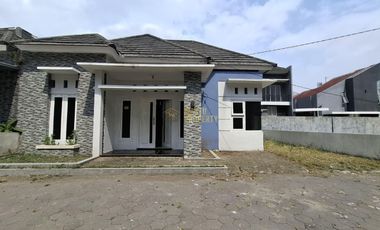 LUAS DAN NYAMAN RUMAH DALAM CLUSTER, KALASAN DEKAT BANDARA ADISUCIPTO