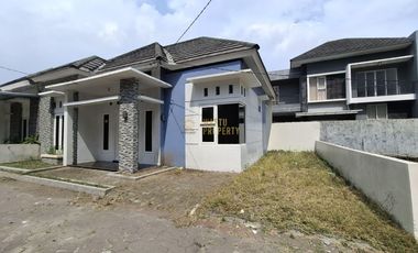 LUAS DAN NYAMAN RUMAH DALAM CLUSTER, KALASAN DEKAT BANDARA ADISUCIPTO