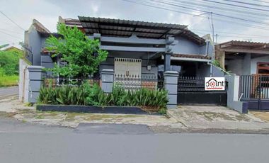 Rumah Bagus 1,5 Lantai Dekat ke Kampus UNISRI