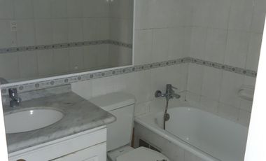 Amplio departamento 3 dorm. 2 baños - con 2 bodegas. club Hípico