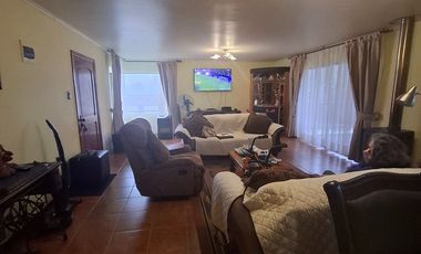 Hermosa parcela con casa sólida  impecable de 150m2 , sector El Esfuerzo Melipilla