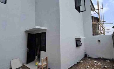 rumah baru 2 lantai ready di sktr kawasan hertsning Areopala