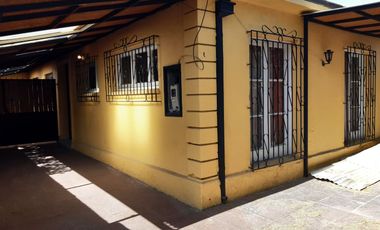 Gran Casa sólida, 4 dorm. 3 baños  cercana a Av. Grecia.