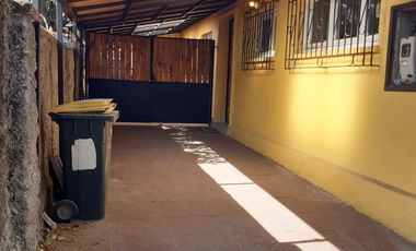 Gran Casa sólida, 4 dorm. 3 baños  cercana a Av. Grecia.