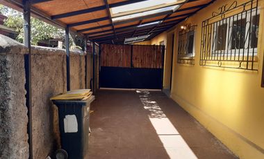Gran Casa sólida, 4 dorm. 3 baños  cercana a Av. Grecia.