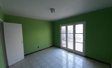 Gran Casa sólida, 4 dorm. 3 baños  cercana a Av. Grecia.