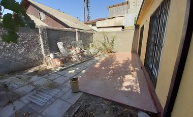 Gran Casa sólida, 4 dorm. 3 baños  cercana a Av. Grecia.