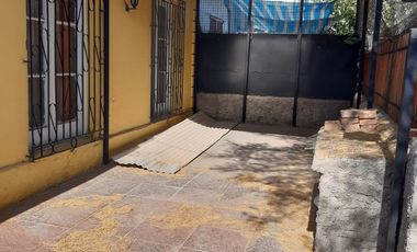 Gran Casa sólida, 4 dorm. 3 baños  cercana a Av. Grecia.