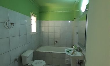 Gran Casa sólida, 4 dorm. 3 baños  cercana a Av. Grecia.